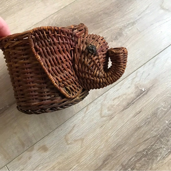 Vintage Retro Elephant trunk up rattan wicker  small planter basket flower pot - Picture 1 of 5
